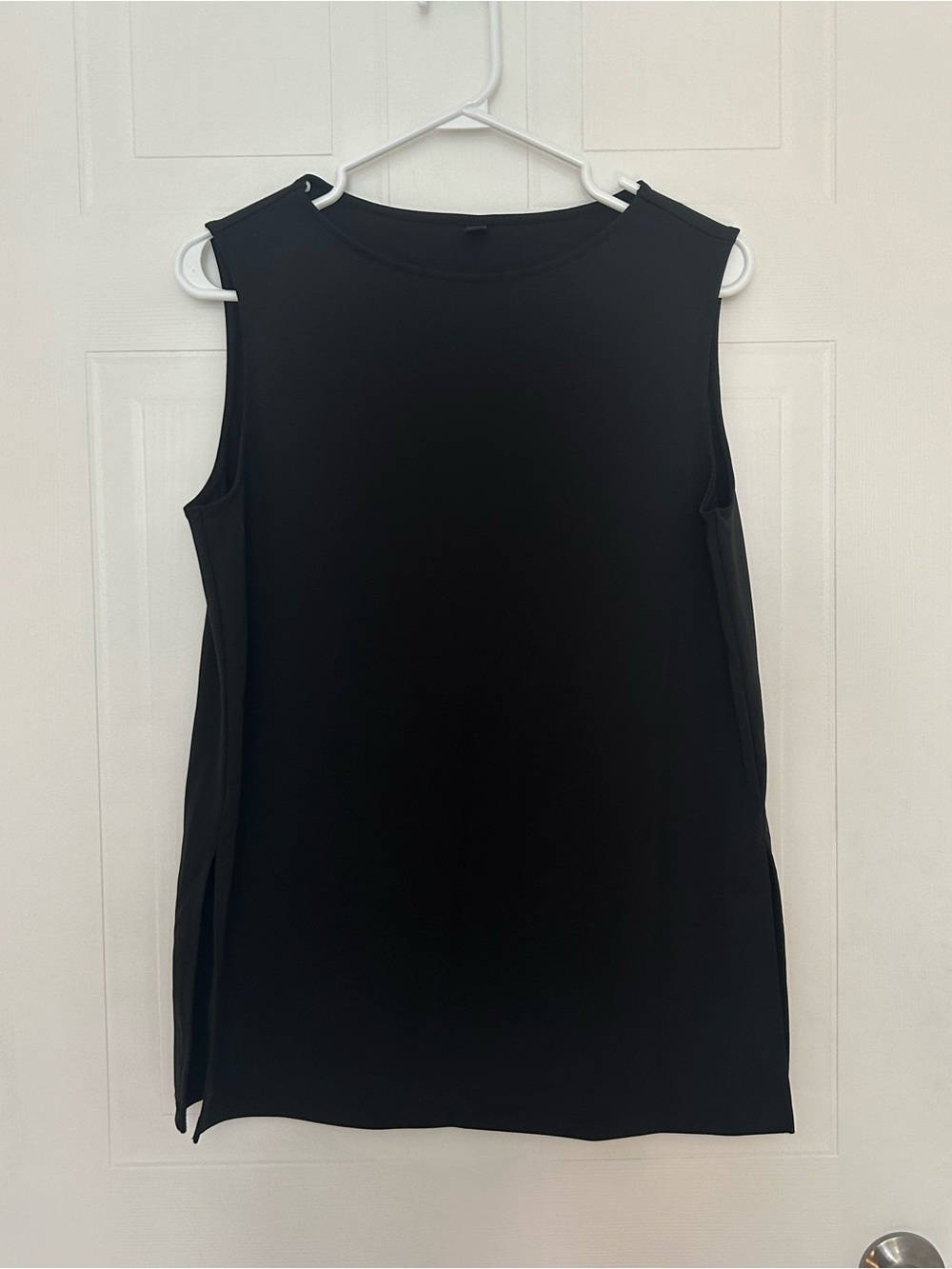 Uniqlo Black Sleeveless Shift Tank Top - Women’s Size M